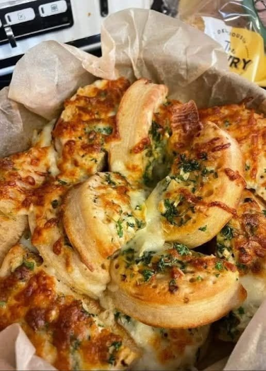 Cheesy Garlic Stuffed Bagel Bites Recipe